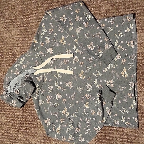 Maurices Tops - Maurices floral hooded sweatshirt size M